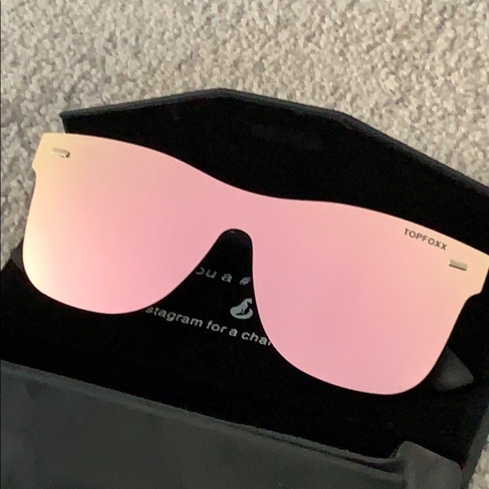 TOPFOXX Rose Gold Mirrored Sunglasses